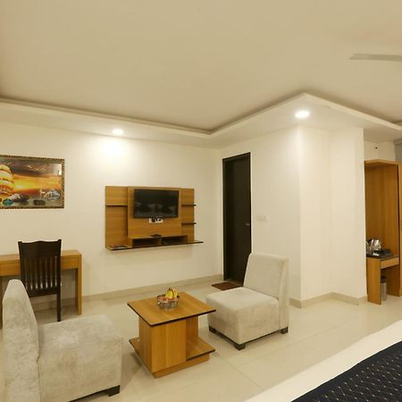 The Atlantes Suite Near Delhi Airport New Delhi Exterior photo
